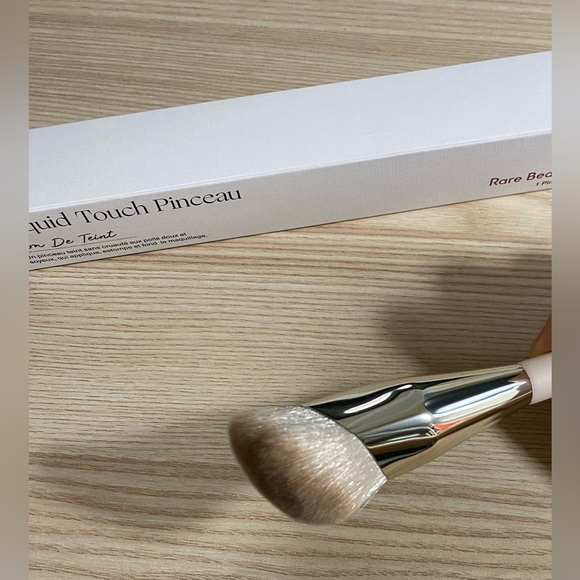 Rare Beauty Liquid Touch Foundation Brush-⭐️NEW⭐️ - Picture 7 of 8